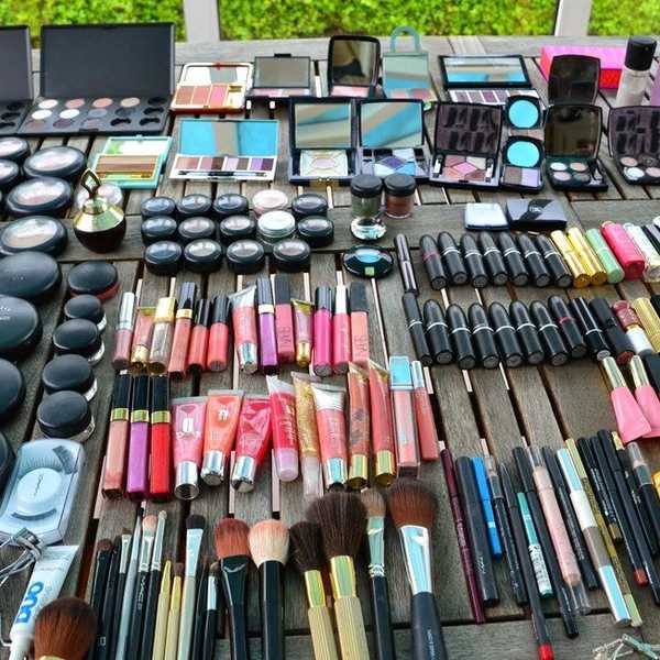 10 Facts About Makeup Addicts