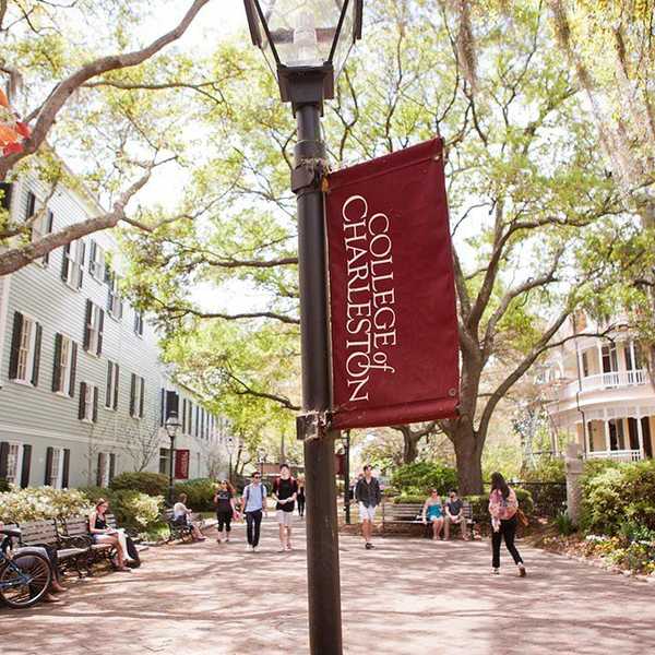 Why College Students Should Live On Campus