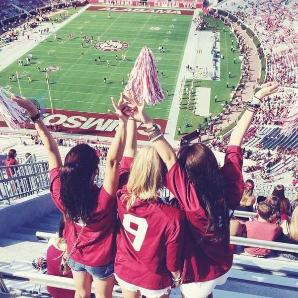 10 Things Every College Girl is Wearing on Game Day