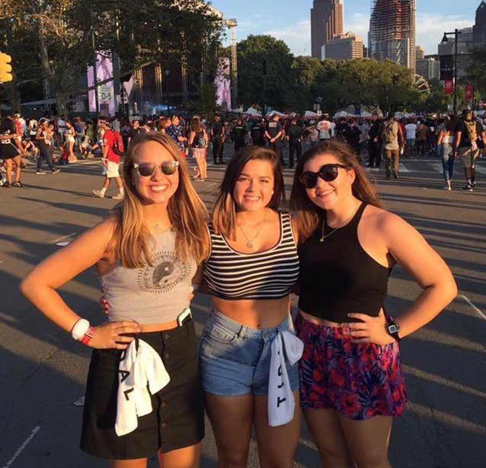 Why Going to College With Your Friends Is The Bomb