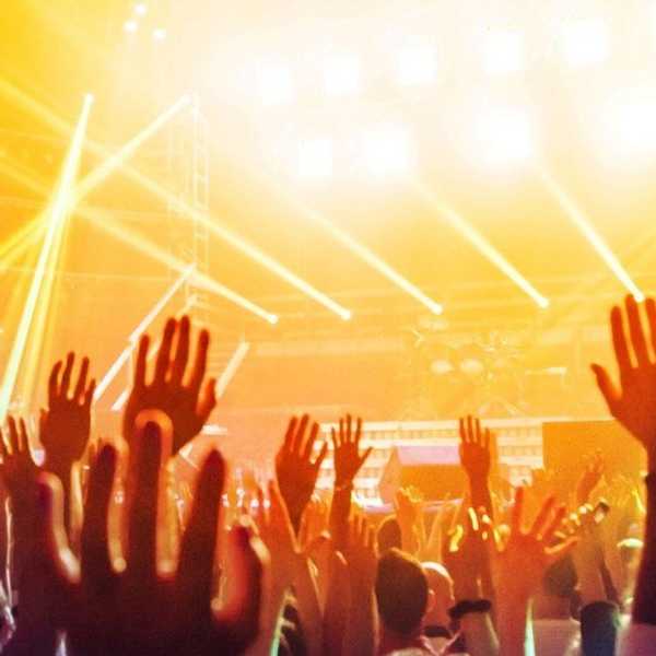15 Worship Song Lyrics For When You're Struggling