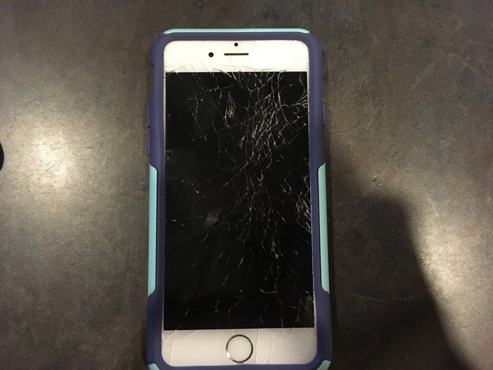 10 Thoughts You Have When You Drop Your iPhone