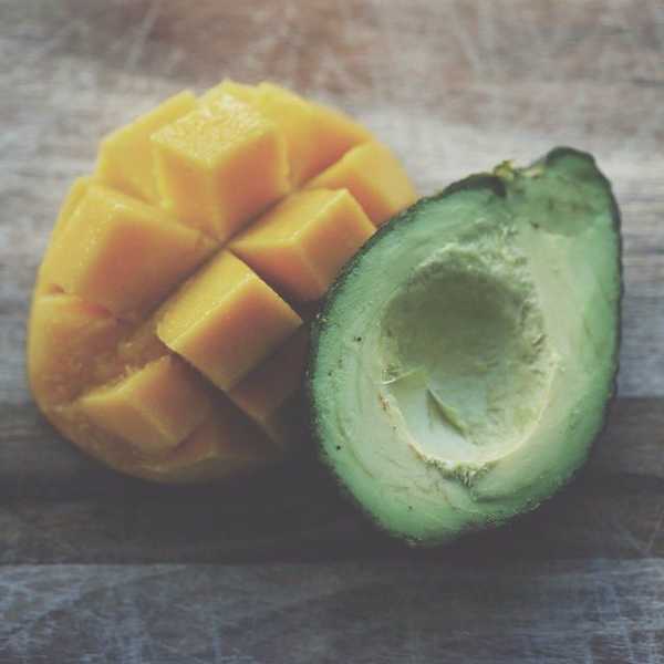 How To Eat Healthy While Also Balancing A Social Life
