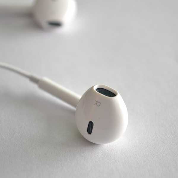 I Still Don’t Understand Why Earbuds Are Everywhere