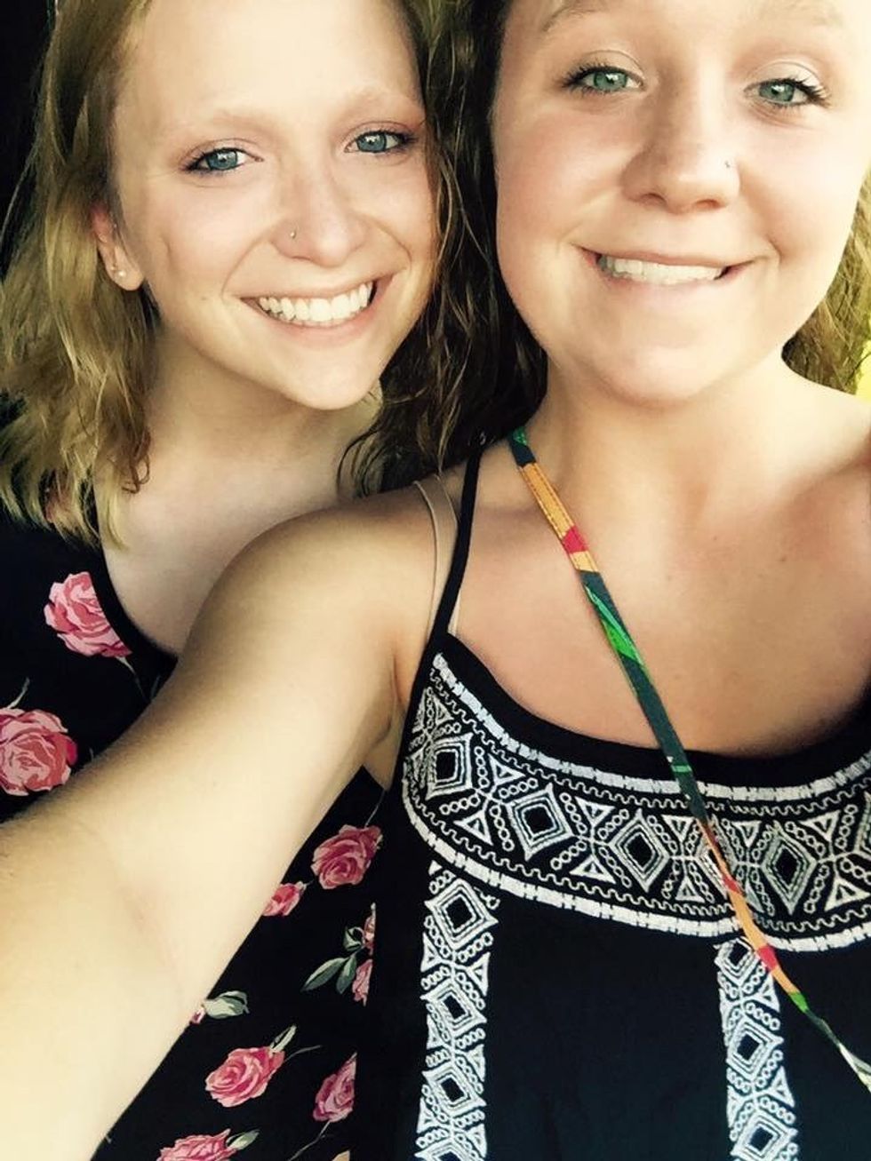 10 Things You Should Tell Your Younger Sister Everyday, But Don't