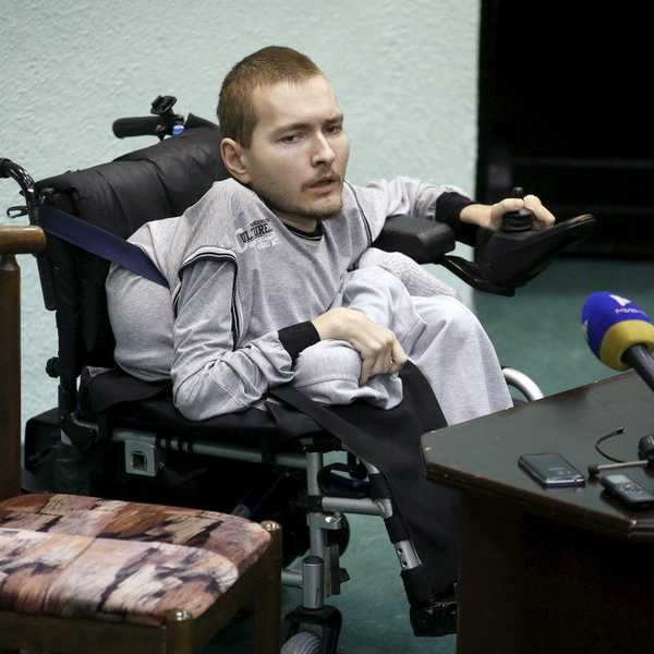 Man Volunteers For The First Head Transplant