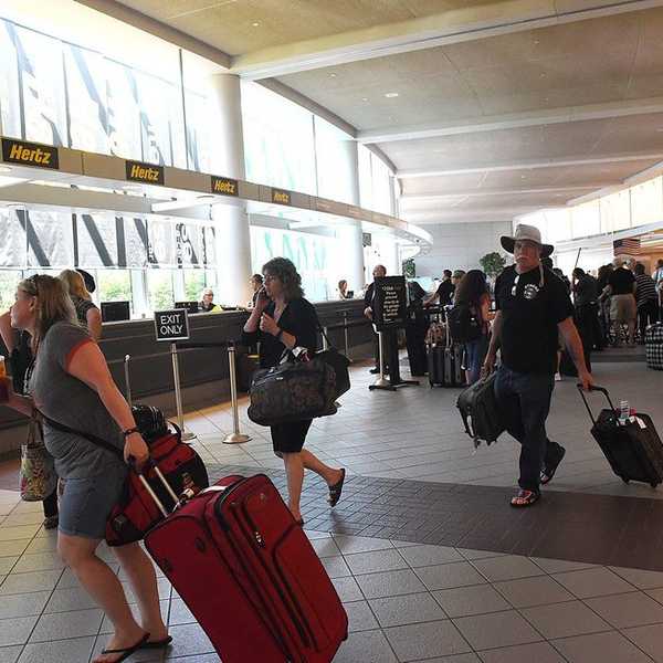 10 Annoying Habits Of Airport Newbies