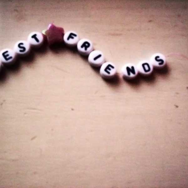 4 Ways To Keep In Touch With Your Long Distance Bestie