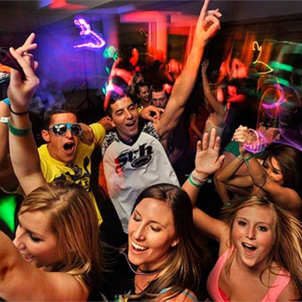 7 Types Of People You See At Parties