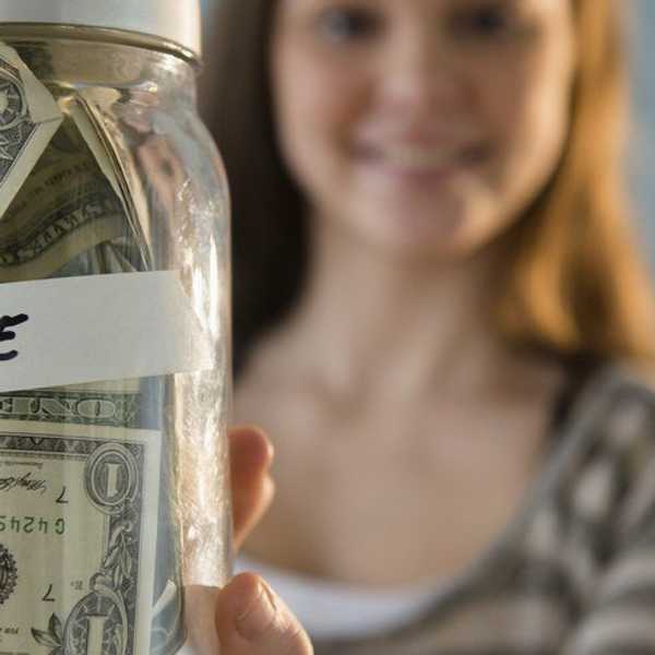 10 Effective Ways Students Can Save in College