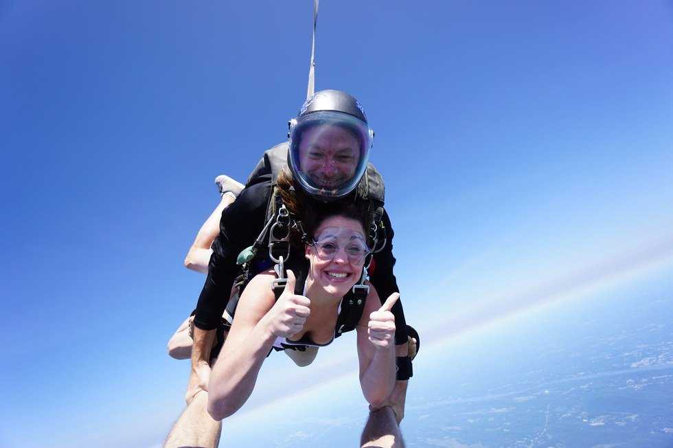 6 Reasons Why Everyone Needs To Go SkyDiving