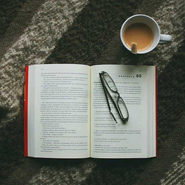 5 Reasons Everyone Should Read Books