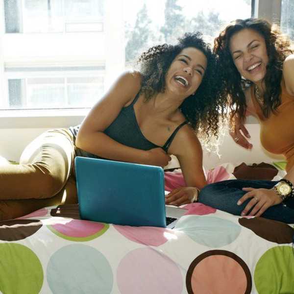 5 Reasons You Should Room With A Friend In College