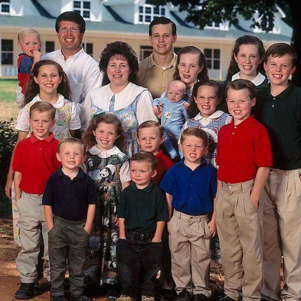 17 Struggles Of Growing Up With A Lot Of Siblings