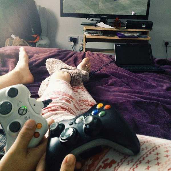 5 Things To Do While Your Boyfriend Is Playing Video Games