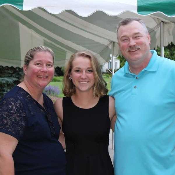 11 Things Your Parent(s) Do When You Move Into Your First Dorm Room.