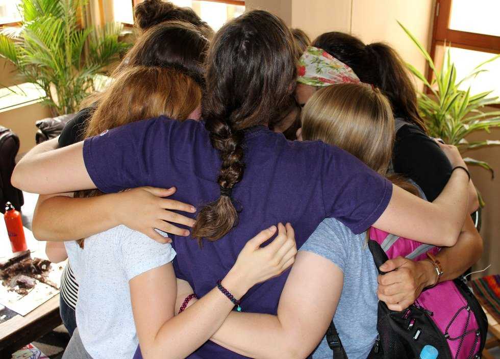 The 5 Stages Of Saying “Goodbye” To Your Friends