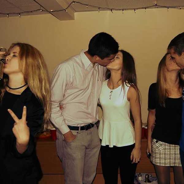 9 Confessions of the Single Friend In the Group