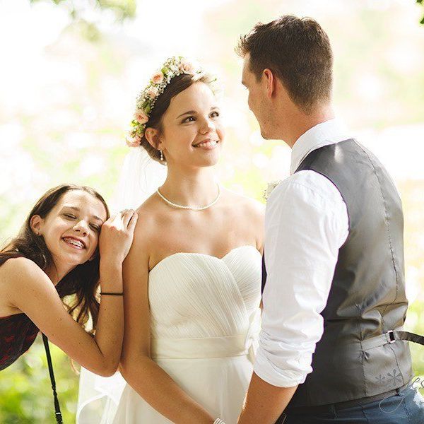 8 Signs You're Single AF At A Wedding