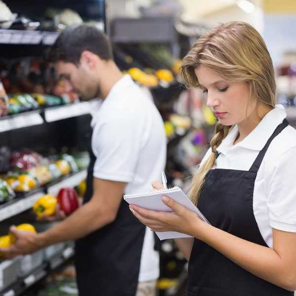 18 Signs You Work In Retail