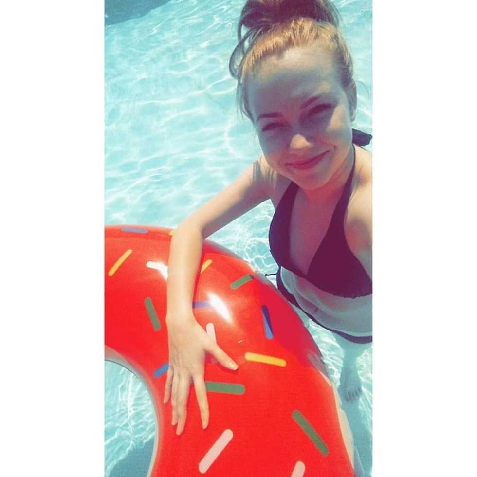 11 Struggles Every Pale Person Experiences During The Summer