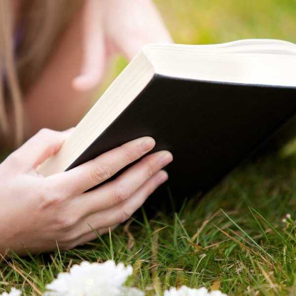 11 Struggles Every Reader Faces