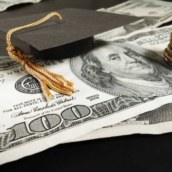 How To Manage Your Finances And Save Money During College