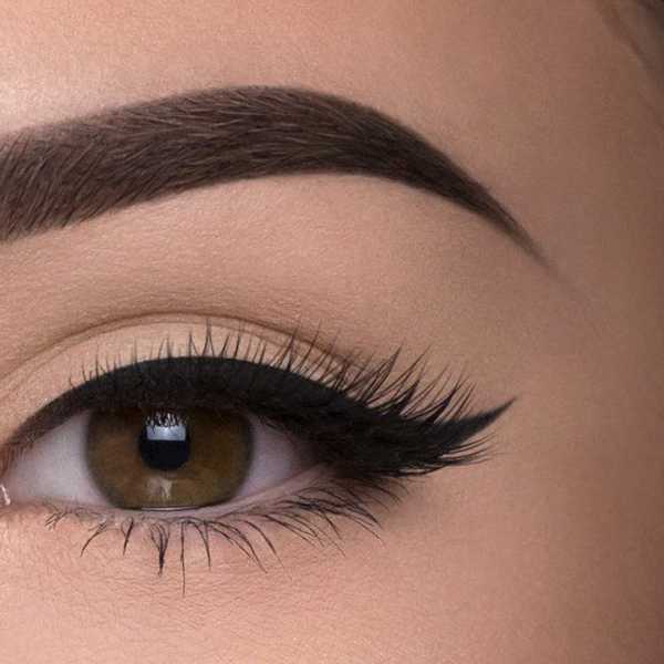 Emotional Stages of Letting Your Friend Pluck Your Eyebrows
