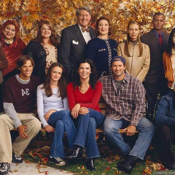 5 Things You Need For Your 'Gilmore Girls' Binge Watching Party