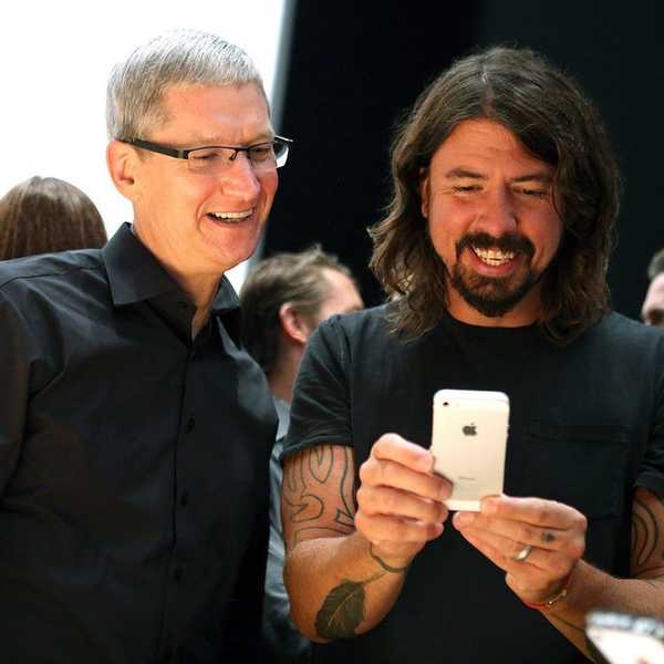 10 Times Cell Phone Use is Not Okay: As Told By Dave Grohl