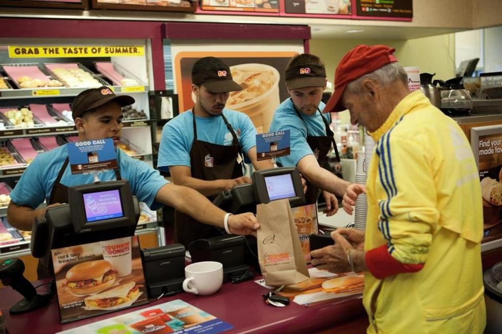 10 Employee Tips For Ordering Dunkin' Donuts Drive Thru
