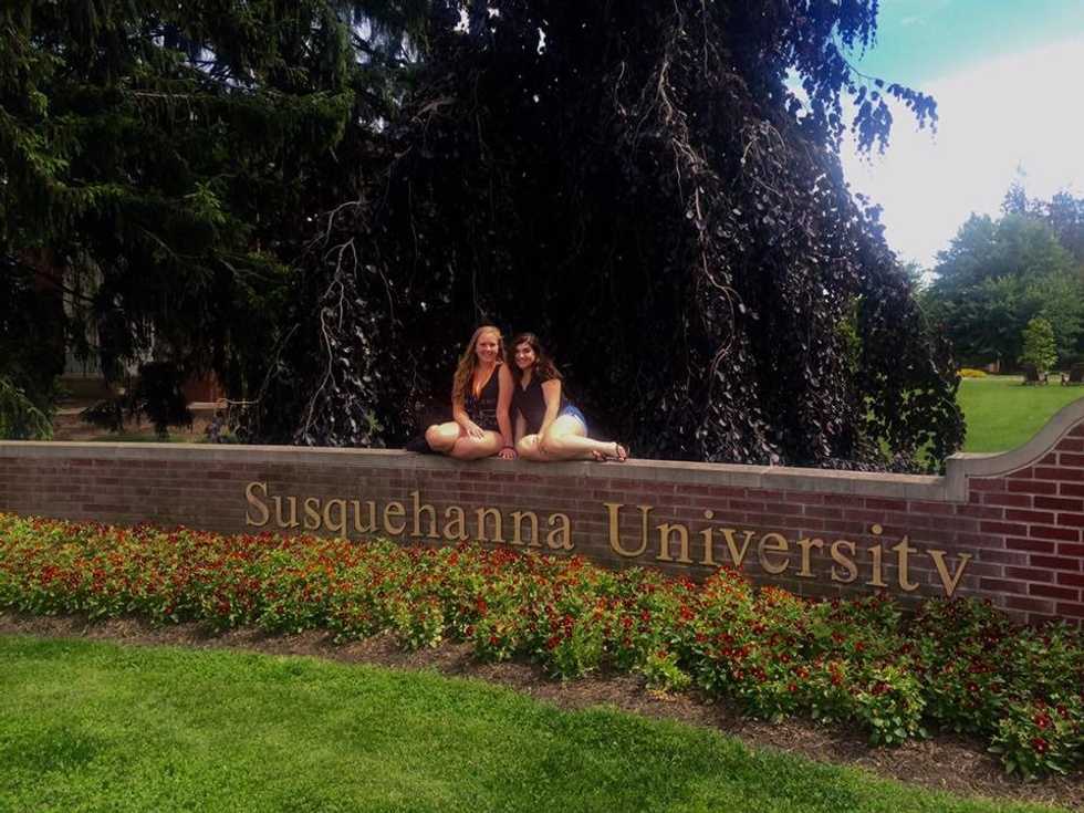 9 Feelings Every Incoming Freshman Experiences