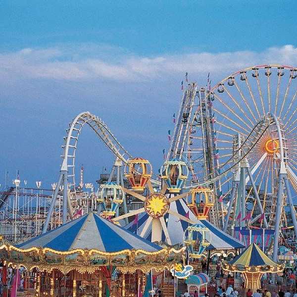 5 Reasons To Work At A Theme Park