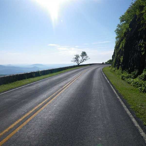 10 Ways To Stay Entertained During Long Car Rides