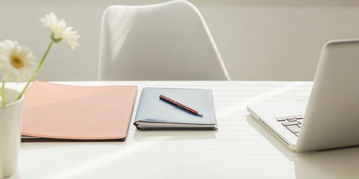 10 Must Have Items For Your Work Desk | The Odyssey Online