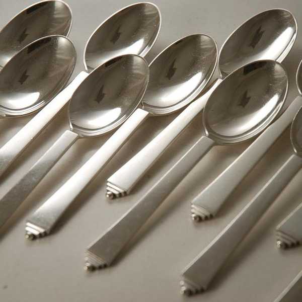 Cutlery Economy: The Strategy Game Involved in Chronic Illness Management