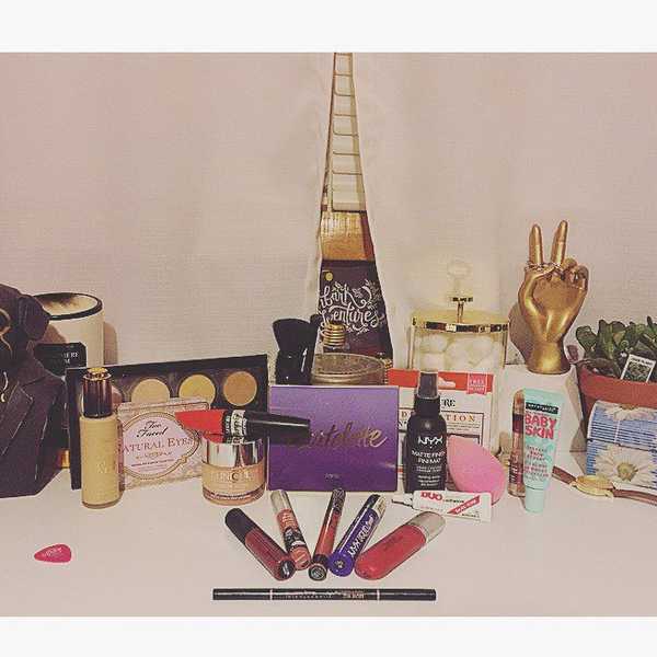 15 Items You Need For The Perfect Makeup Bag