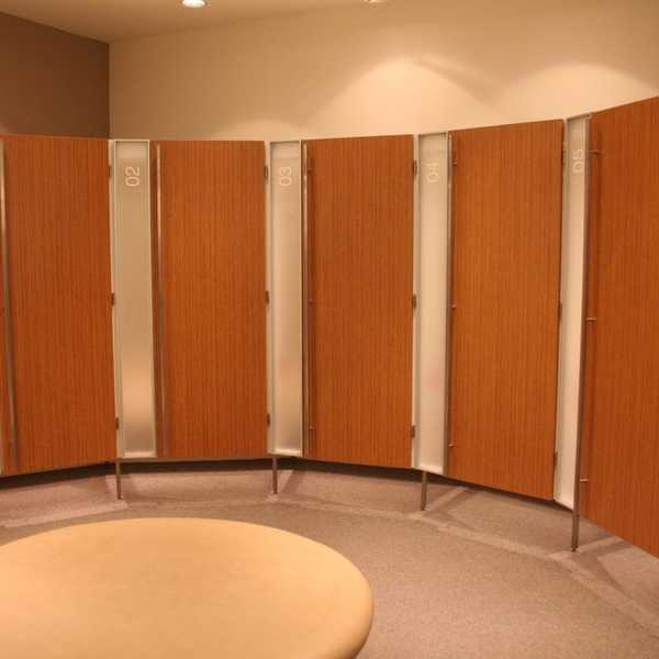 10 Thoughts You Have While Trying On Clothes