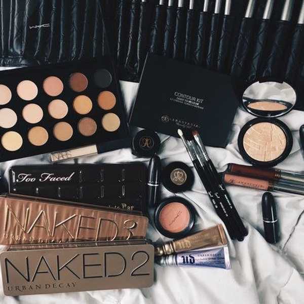 15 Struggles Anyone Who Loves Makeup Will Understand