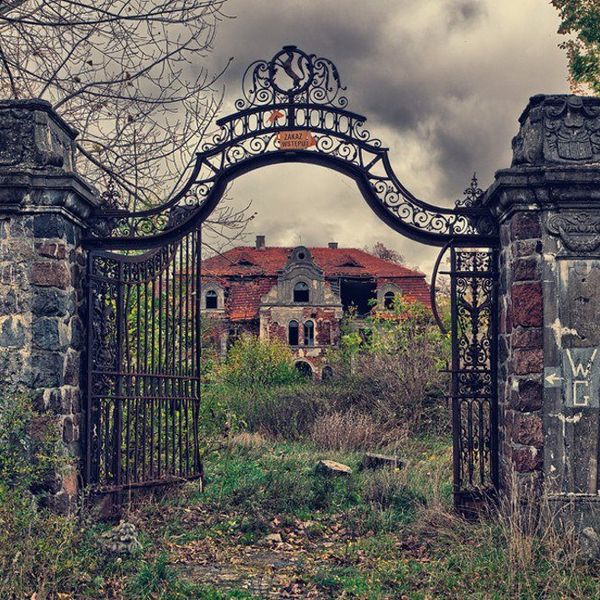 5 Beautiful and Eerie Abandoned Places