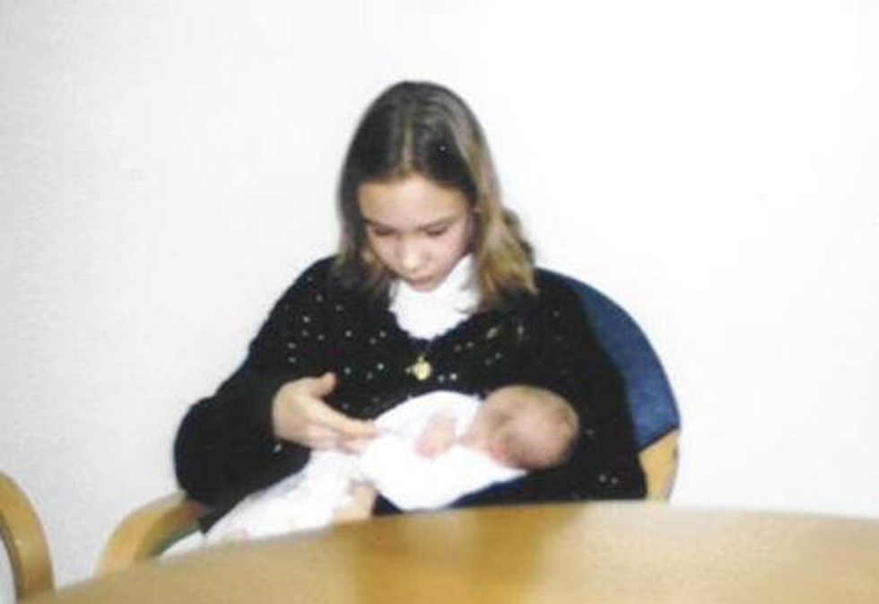 15 Things You Know To Be True When Your Sibling Is 10 Years Older