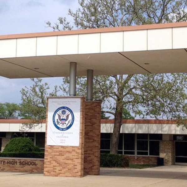 14 Signs You Attend Homewood Flossmoor High School