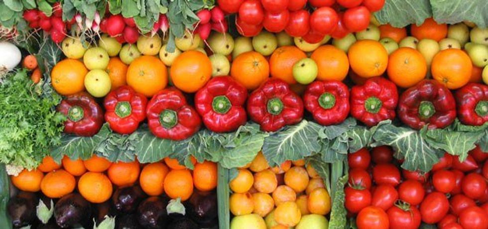 How To Eat Healthy At A College Cafeteria