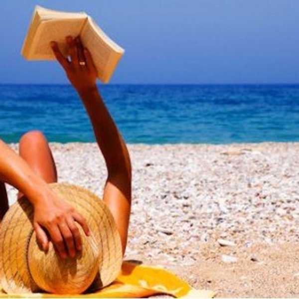 5 Books To Entertain You Poolside