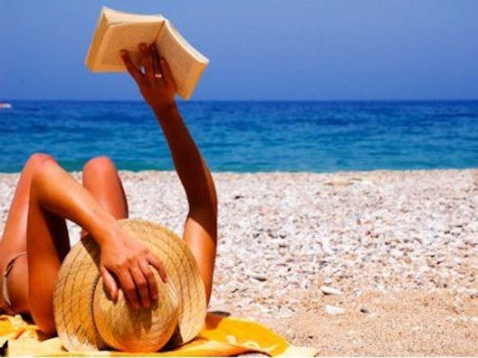5 Books To Entertain You Poolside