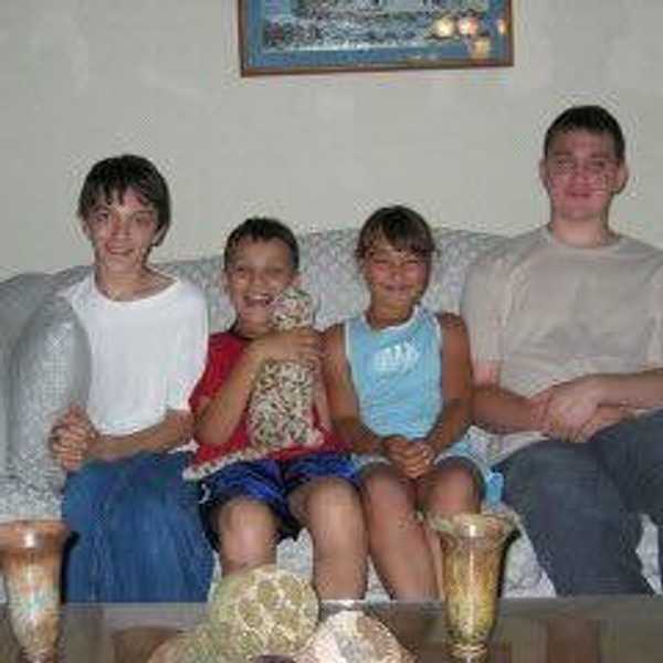 FIve Perks Of Growing Up With Brothers