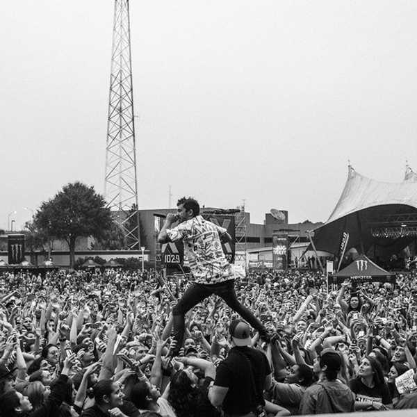 7 Types of People At Concerts