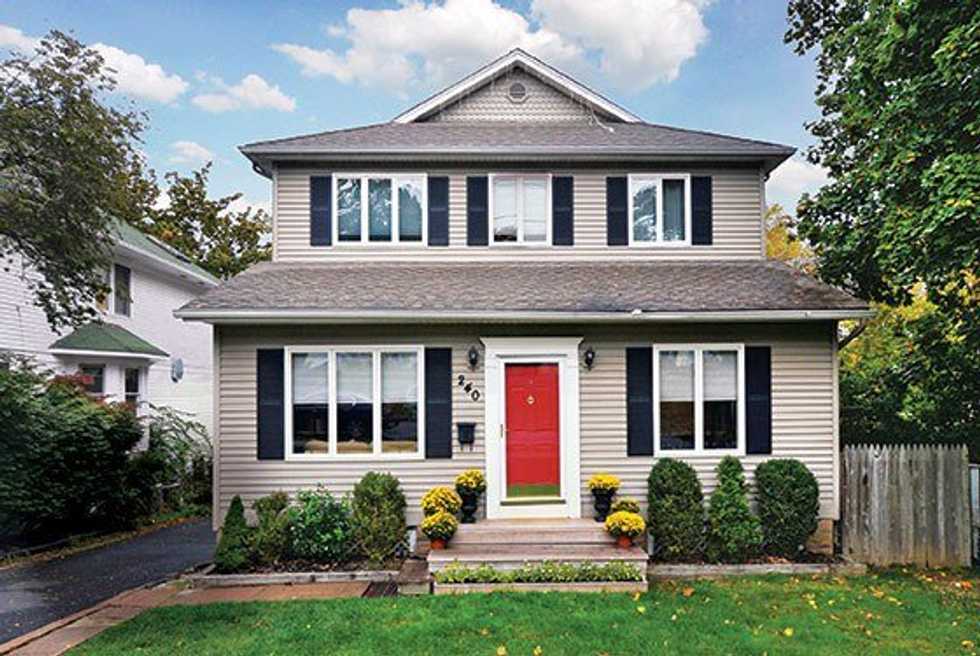 10 Signs You're Back Home For Summer
