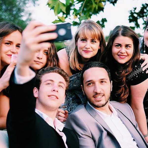 8 Types Of Pictures People Post On Tinder