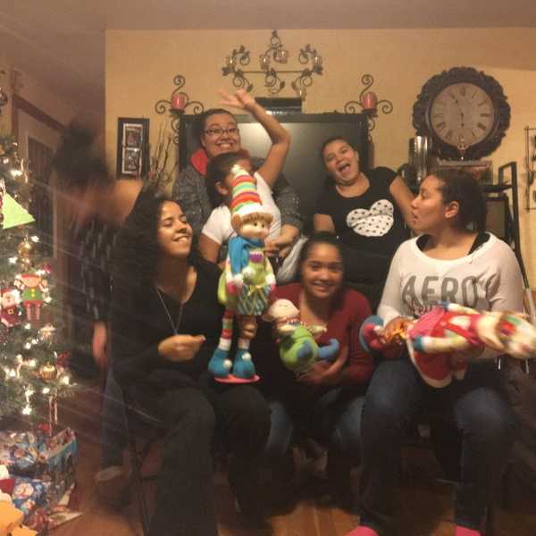 10 Pros & Cons of Having Lots Of Sisters